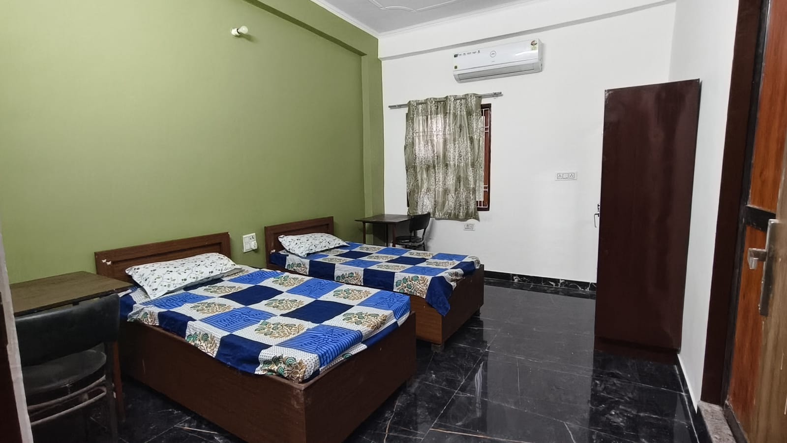 Premium single room bedroom